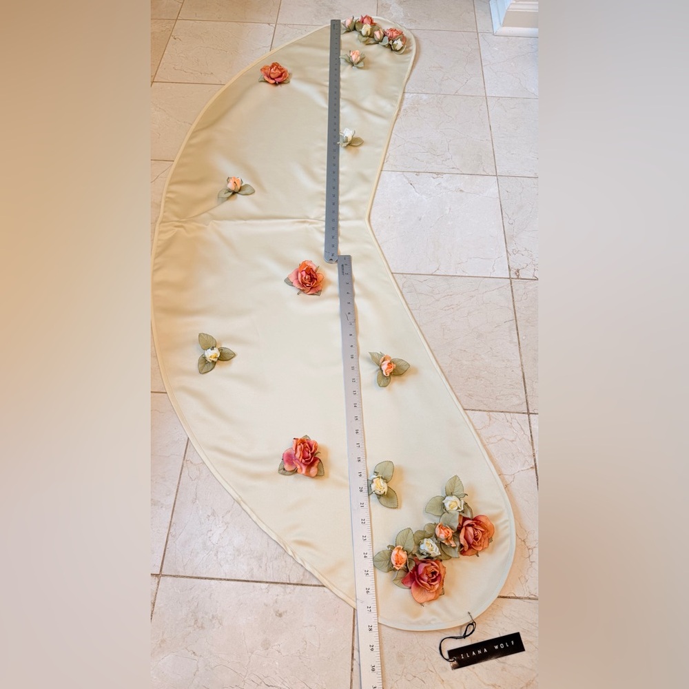 Ilana Wolf NWT Cream Satin Evening Wrap w/ Silk Flower Embellishment. Gorgeous! - Picture 14 of 16